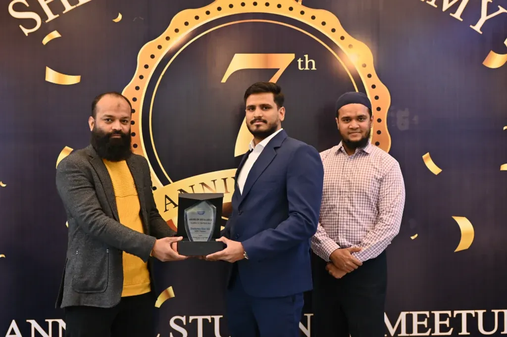 Award presented to an alumnus in a blazer, Sherdil 7th anniversary 2024
