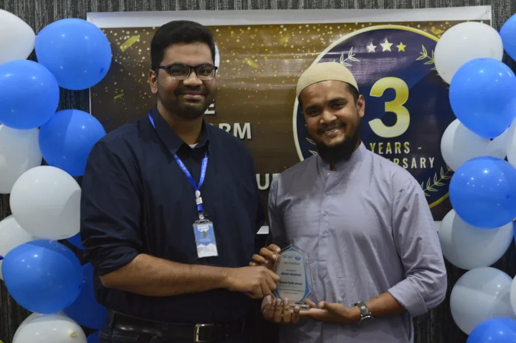 Team member receiving an award, Sherdil Annual Dinner 2022