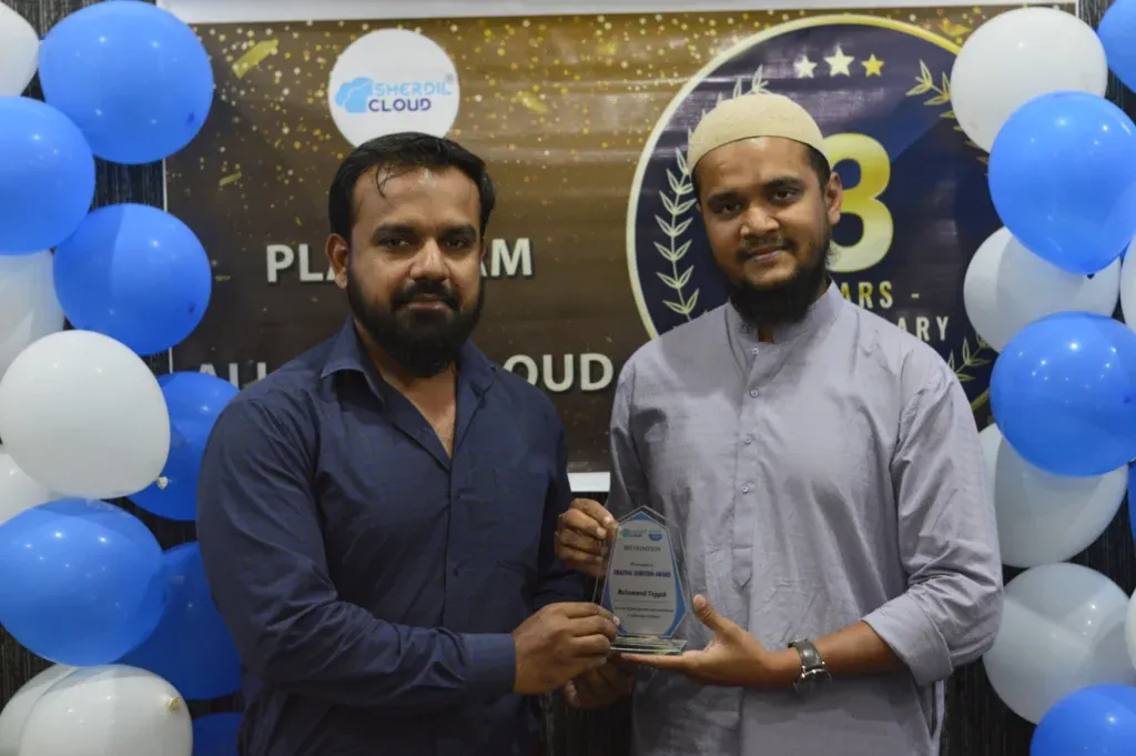 Award handover in front of the Sherdil Cloud 3 years anniversary backdrop, 2022