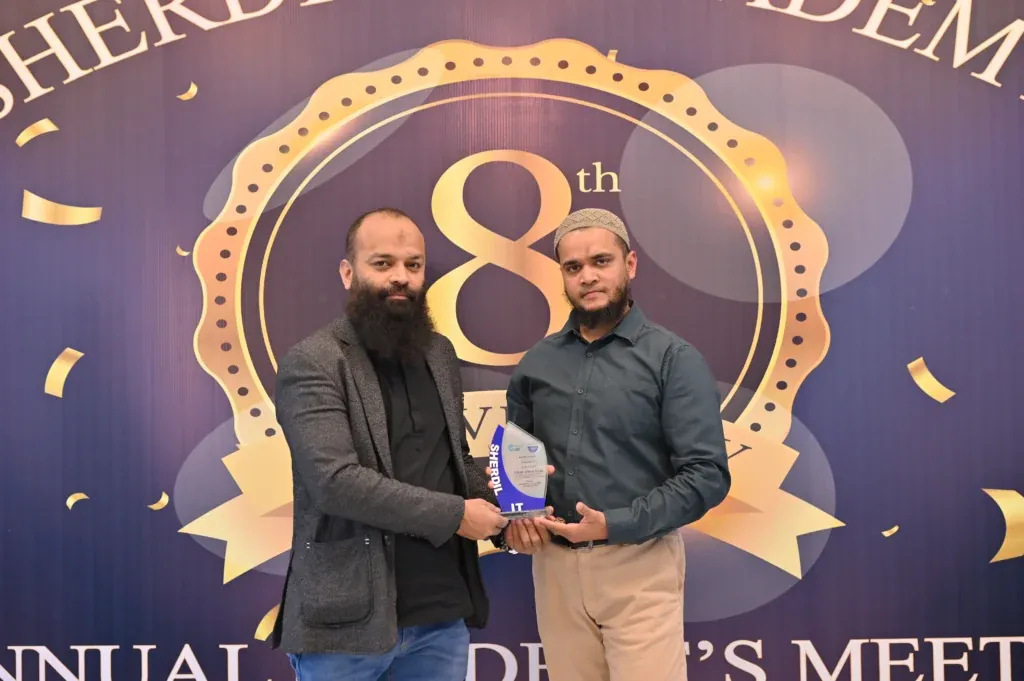 Shield handed to an alumnus at the Sherdil Annual Students Meetup 2025